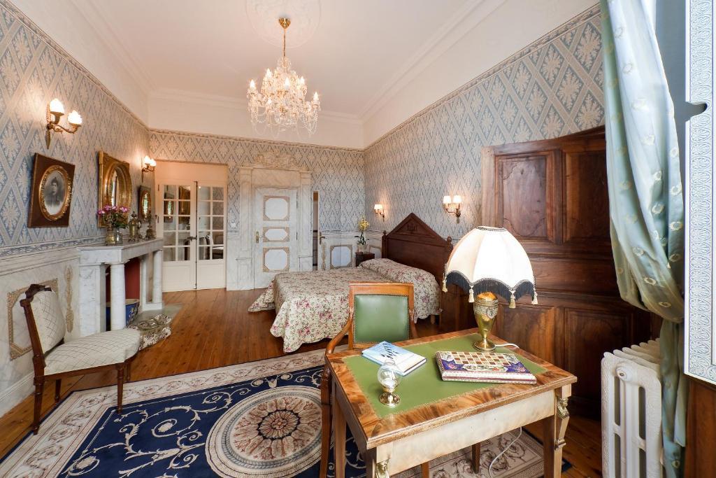 Chateau De Picomtal Crots Room photo